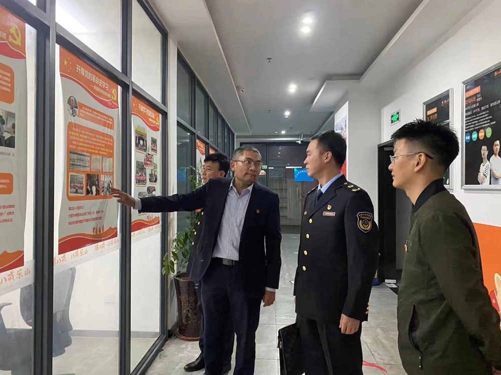 堅定信念跟黨走，奮進(jìn)努力新征程！